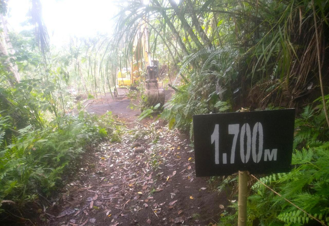 Perpendek Jarak Tempuh, SatgasTMMD Buka Jalan Tembus Perpendek Jarak Tempuh, SatgasTMMD Buka Jalan Tembus