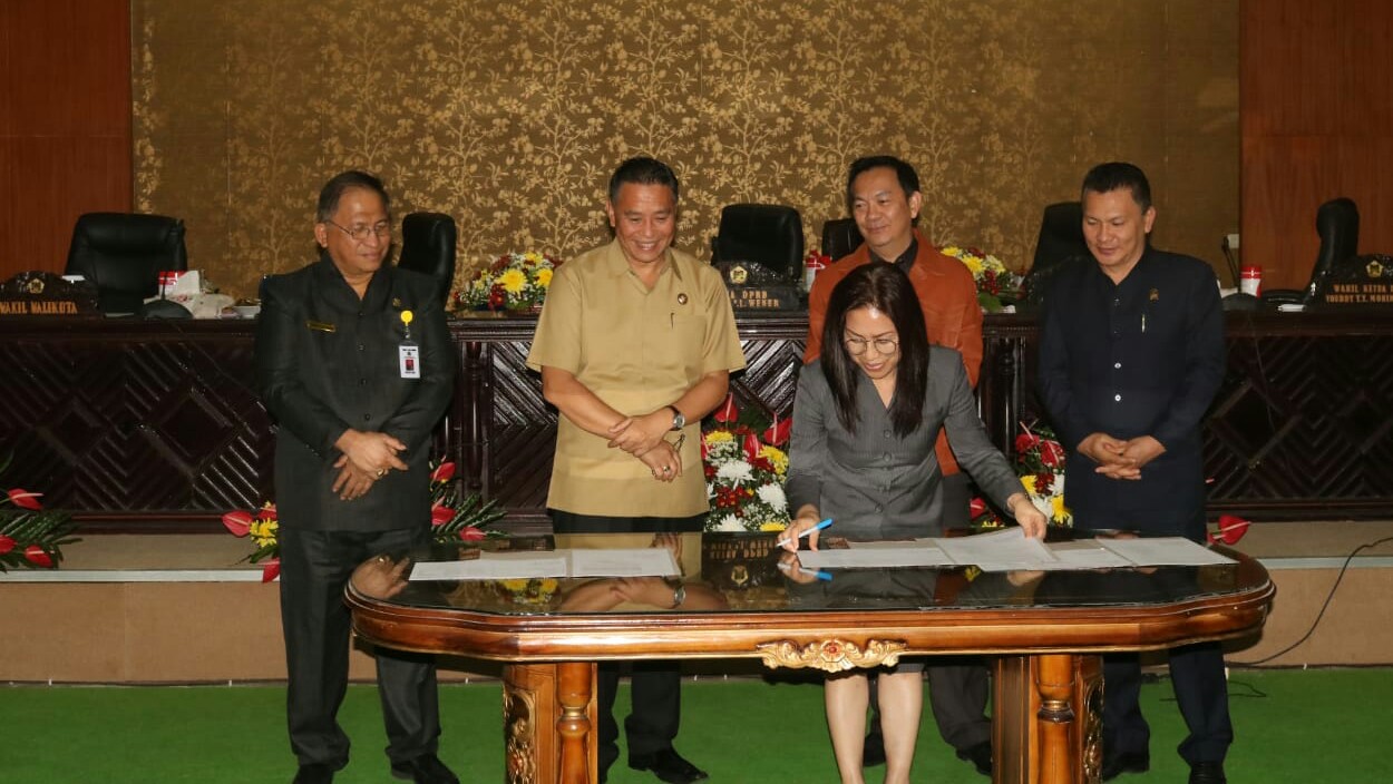 Walikota Hadiri Paripurna DPRD Tomohon, Tanggapan dan Pengesahan Perda LPJ 2018