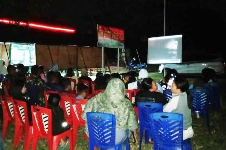 Masyarakat Nonton Bareng Di Posko Tmmd Ke-105 Kodim 1310/Bitung Masyarakat Nonton Bareng Di Posko Tmmd Ke-105 Kodim 1310/Bitung