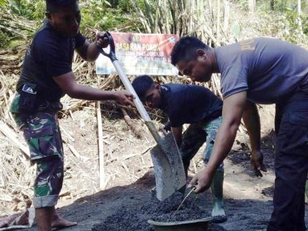 Pihak Polri Bantu Sukseskan Program TMMD Ke105 Kodim 1310/Bitung Pihak Polri Bantu Sukseskan Program TMMD Ke105 Kodim 1310/Bitung