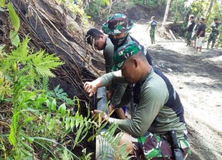 Pipa Air Bersih Milik Warga, Diperbaiki Satgas TMMD