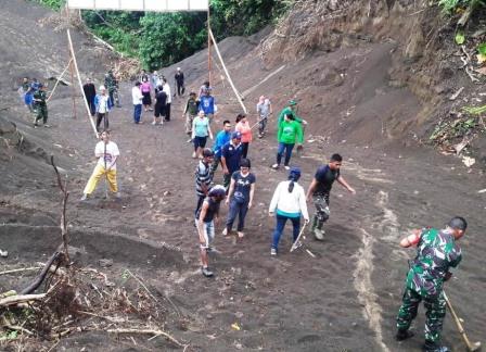 Sinergitas TNI, Pemerintah, Toga Dan Tomas Kelurahan Duasudara, Terlihat Di Lokasi TMMD 105 Kodim 1310/Bitung