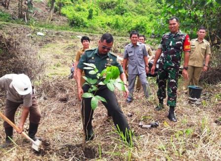 Sukseskan Program TMMD Ke-105, Kodim 1310/Bitung Tanam Pohon