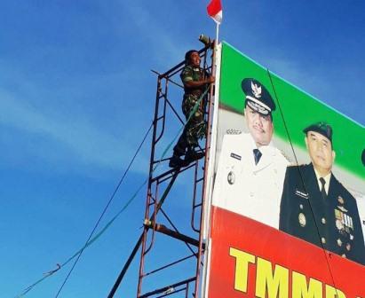 Seru, Ketika Seorang Anggota Kodim 1310/Bitung Pasang Banner Seru, Ketika Seorang Anggota Kodim 1310/Bitung Pasang Banner