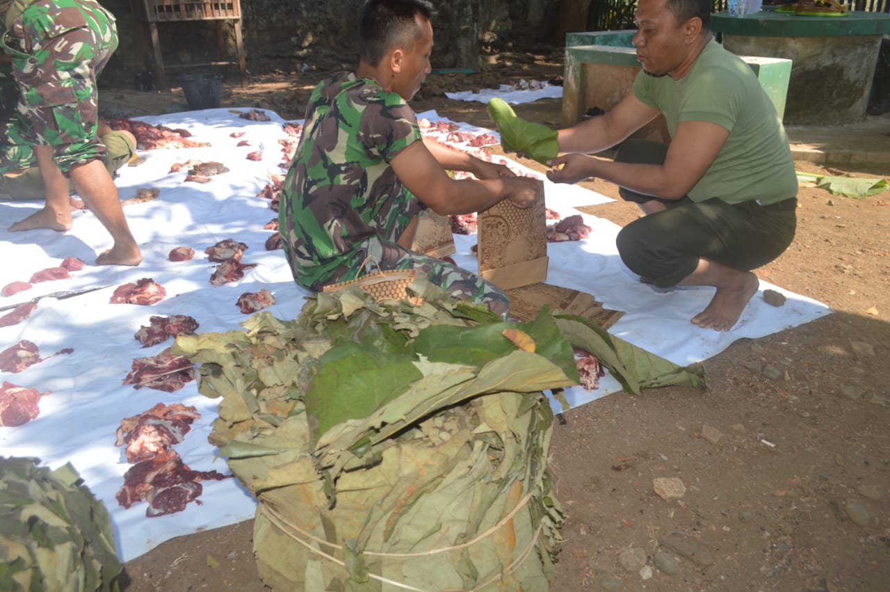 Kodim Pati. Dibalik Daun Jati Ada Berkah Qurban Kodim Pati. Dibalik Daun Jati Ada Berkah Qurban