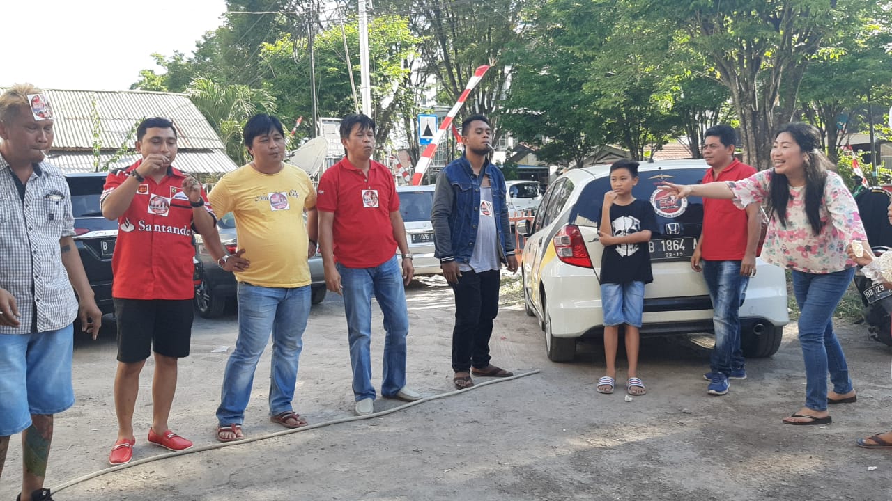 Relawan Sonya Kembuan Gelar Lomba 17 Agustus di Wanea Peringati HUT RI ke-74 Relawan Sonya Kembuan Gelar Lomba 17 Agustus di Wanea Peringati HUT RI ke-74