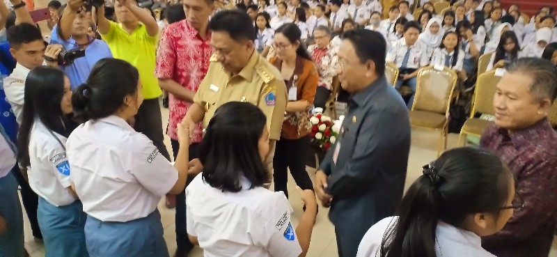 OJK Support ‘Gerakan Siswa Menabung’, Diknas- Bank SulutGo Tandatangani MOU OJK Support ‘Gerakan Siswa Menabung’, Diknas- Bank SulutGo Tandatangani MOU