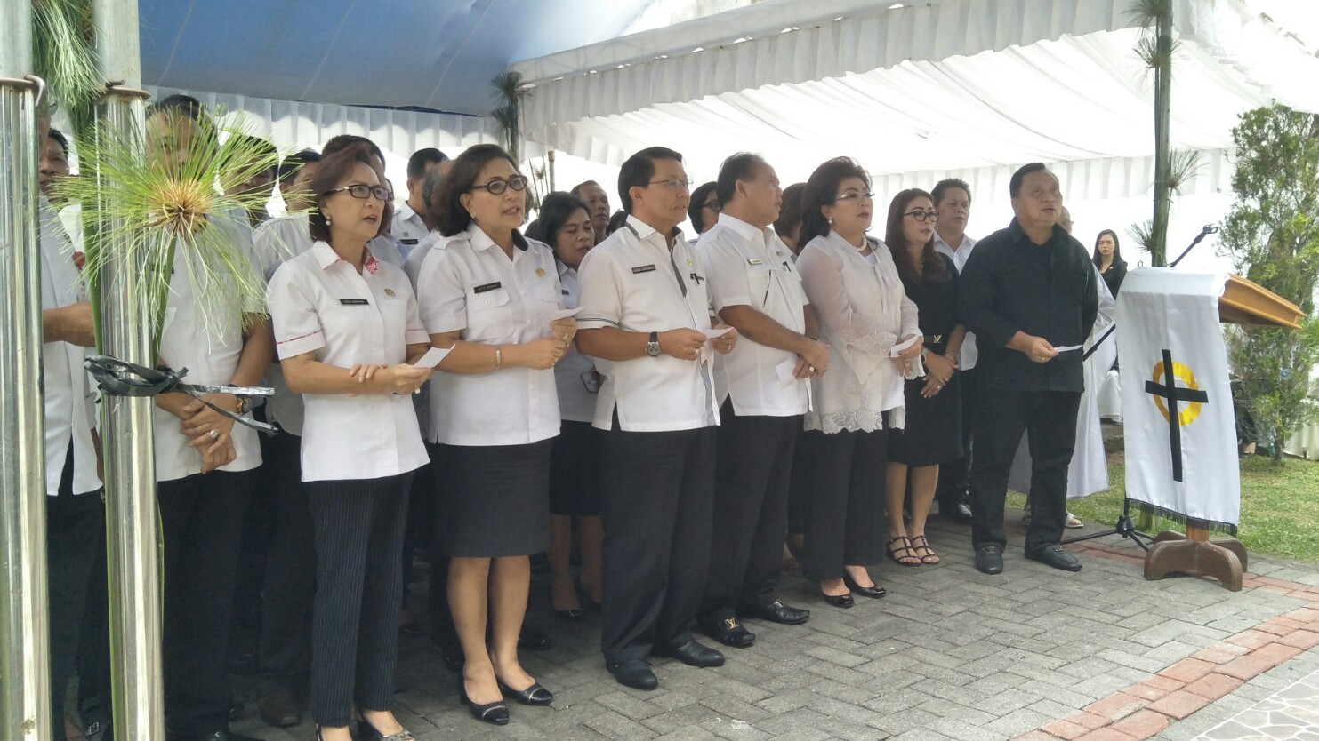Pemkab Minahasa Ikut Ibadah Pemakaman Ayah Mertua Gubernur Sulut Pemkab Minahasa Ikut Ibadah Pemakaman Ayah Mertua Gubernur Sulut