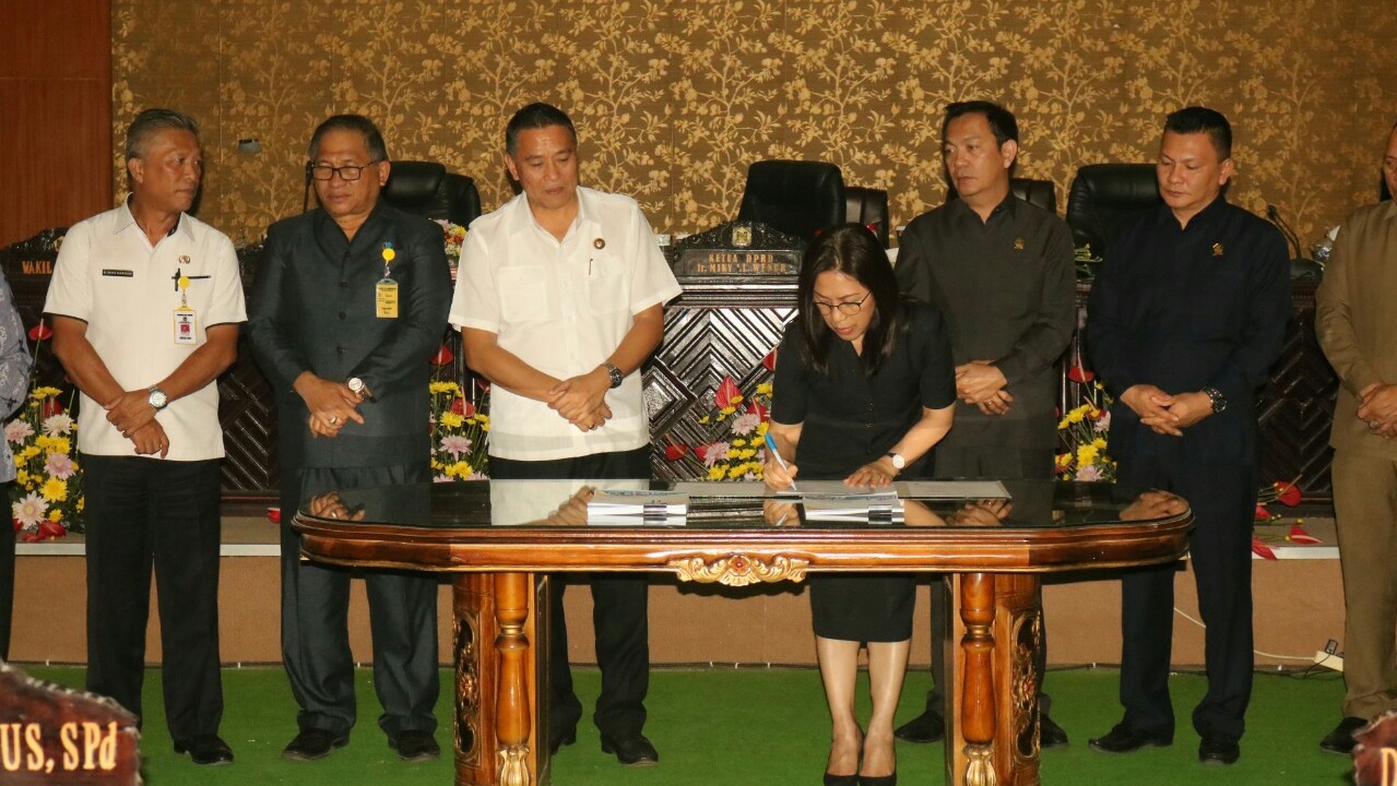 Paripurna DPRD Tomohon Penandatanganan Nota Kesepahaman KUPA PPAS 2019 Paripurna DPRD Tomohon Penandatanganan Nota Kesepahaman KUPA PPAS 2019
