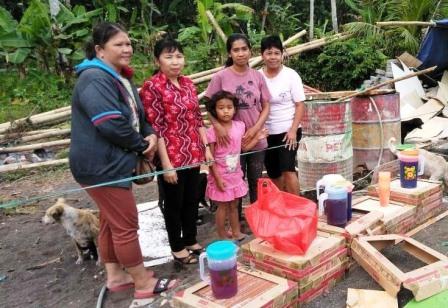 Lelah Kerja Seharian, Terobati Dengan Suguhan Kopi Panas Dan Makanan Ringan