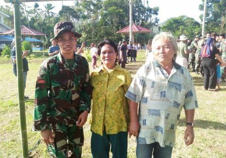 Warga Lepas Kepergian Satgas TMMD Dengan Haru