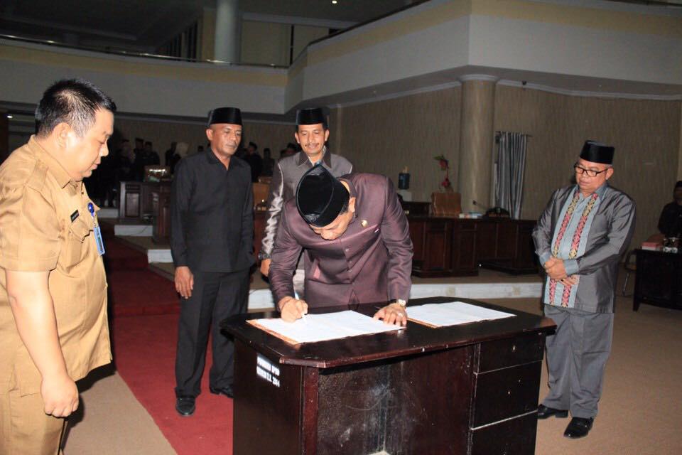 Bupati Bolmut Tandatangani Kesepakatan KUA PPAS APBD Tahun 2020 Bupati Bolmut Tandatangani Kesepakatan KUA PPAS APBD Tahun 2020