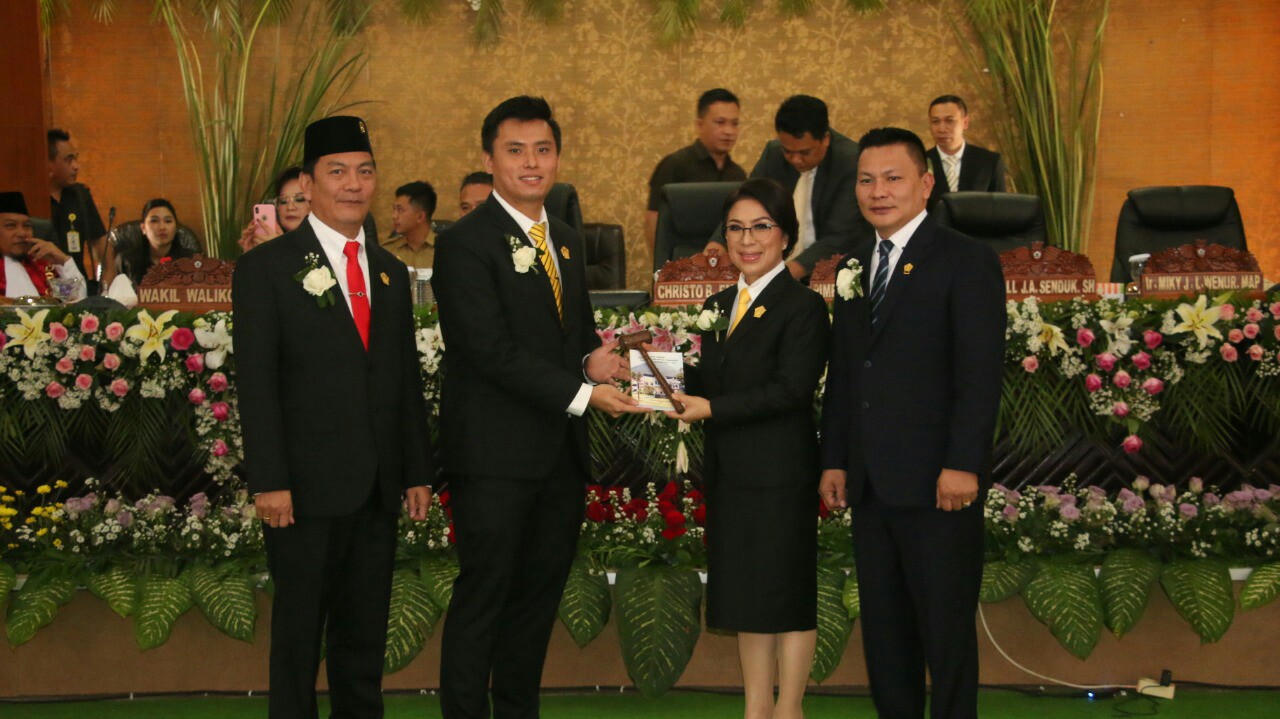 Christo Eman – Caroll Senduk, Pimpinan Sementara DPRD Kota Tomohon 2019-2024 Christo Eman – Caroll Senduk, Pimpinan Sementara DPRD Kota Tomohon 2019-2024