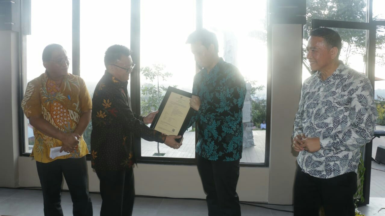 Walikota Eman Hadiri Syukur Putranya Dimandatkan Rakyat di DPRD Tomohon Walikota Eman Hadiri Syukur Putranya Dimandatkan Rakyat di DPRD Tomohon