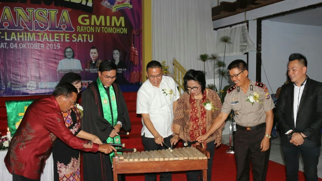 Walikota Eman Buka Lomba Lansia Rayon Tomohon