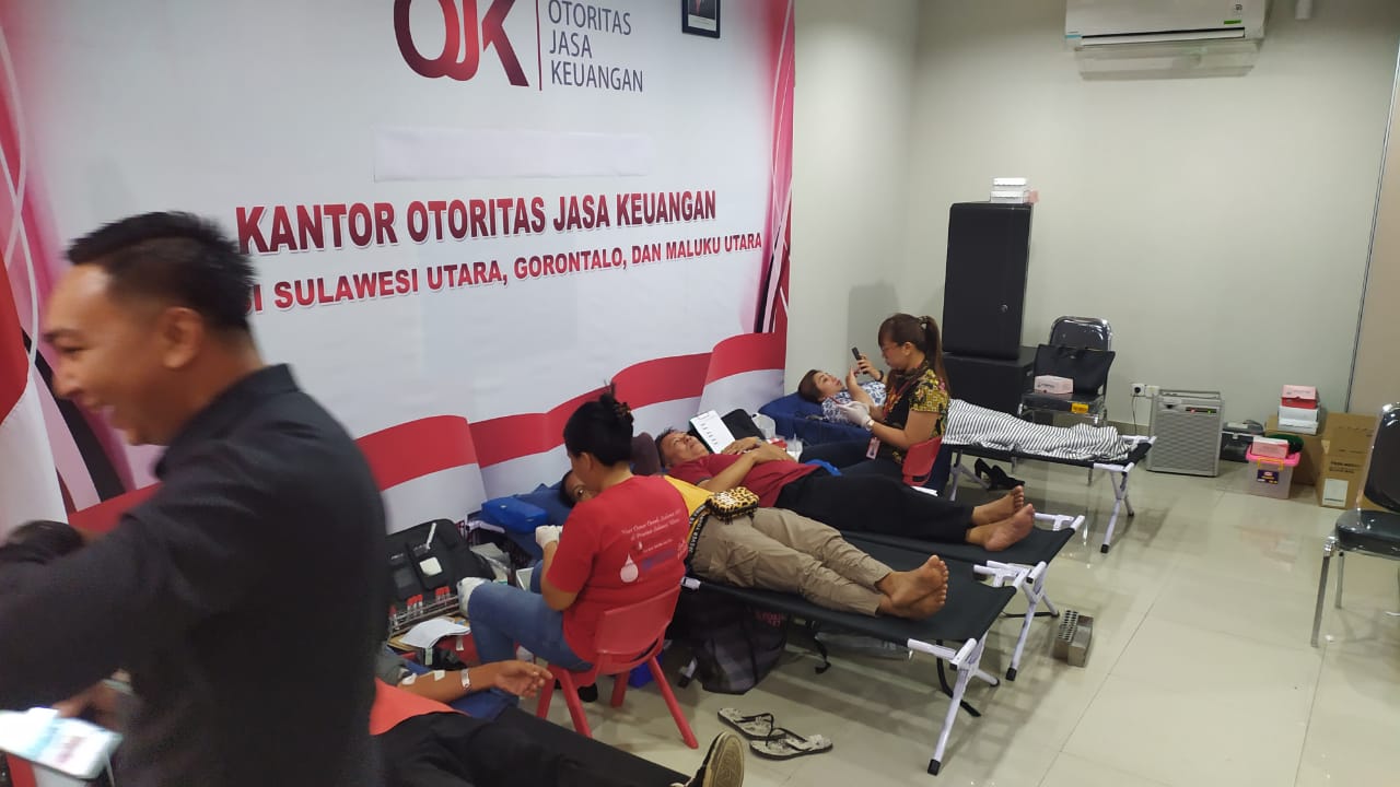 Sambut HUT Ke-8, Giat Donor Darah OJK Sulutgomalut Hasilkan 184 Kantung