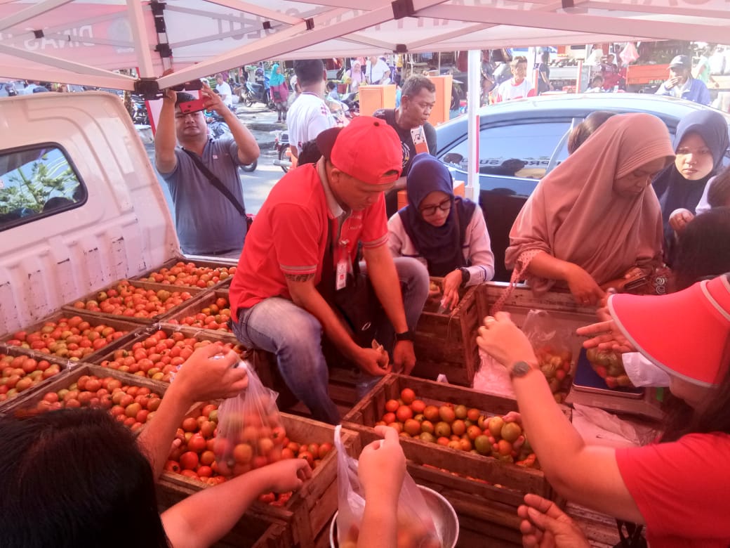 Diserbu Warga, TPID Jual Tomat 5 Ribu/Kg di Pasar Bersehati dan Pinasungkulan