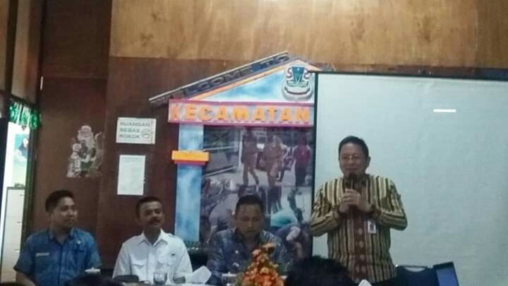 Camat Joseph Kunker di Kecamatan Wenang