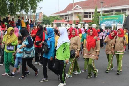 Meriahkan Hari Ibu, Persit Kodim Pati Ikuti Jalan Sehat Dan Bahagia