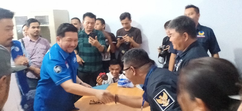 Mendaftar Calon Walikota, Mor Datangi Kantor DPD NasDem Manado