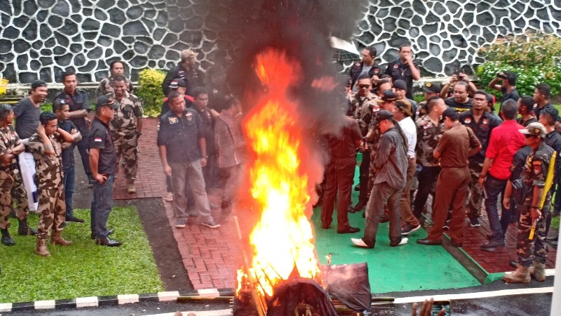 LMI Bakar Keranda Minta Bertemu Kajati Sulut