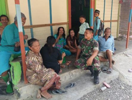 Keakraban Tentara Dengan Warga Dilokasi TMMD Keakraban Tentara Dengan Warga Dilokasi TMMD