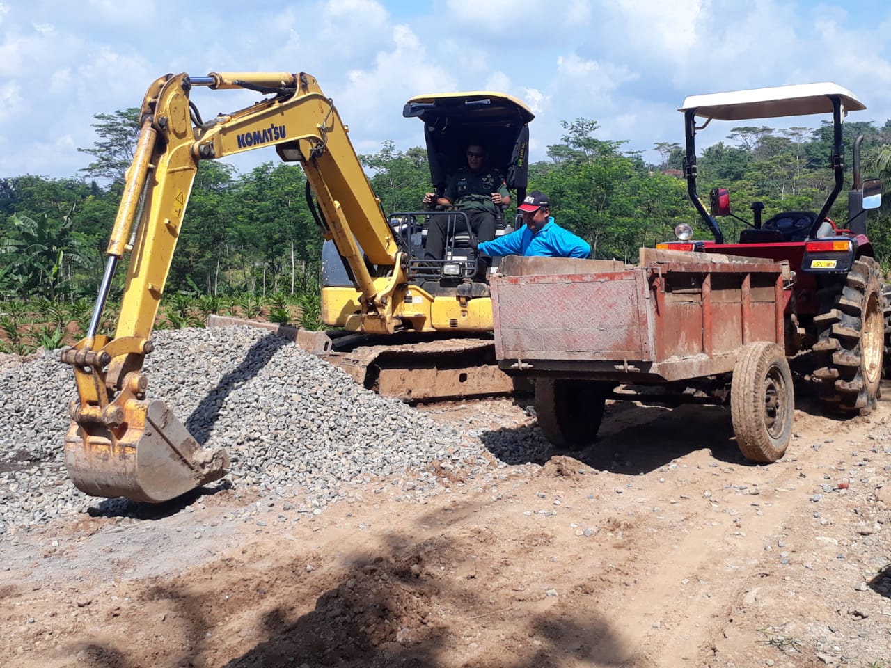 Diluar Dugaan, Pasiopdim 0722/Kudus Ternyata Mahir Dalam Mengoperasionalkan Exavator