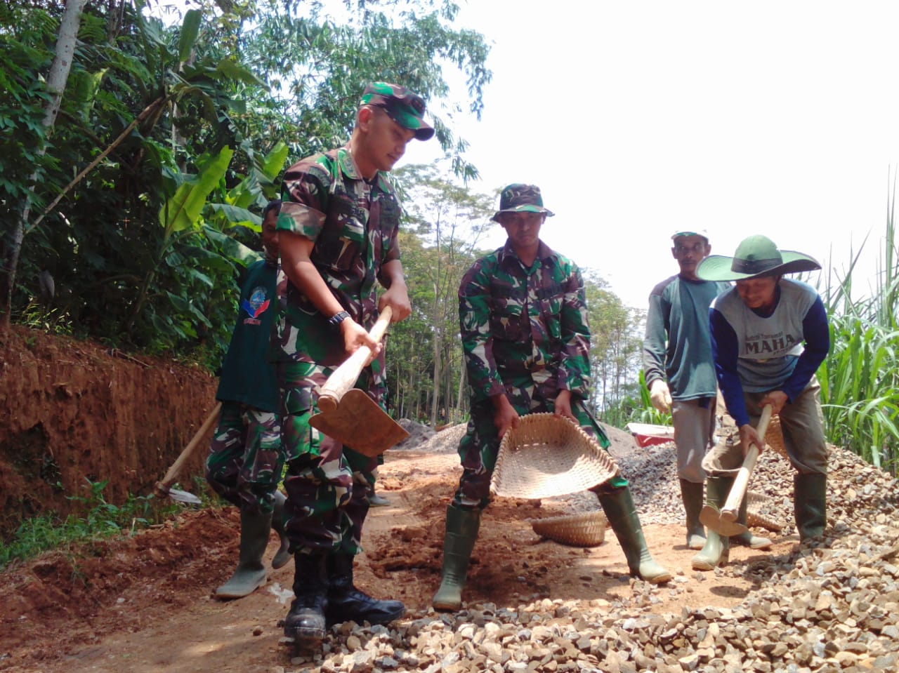 Ansatgas TMMD ke-107 Kodim 0722/Kudus Ikut Kerja