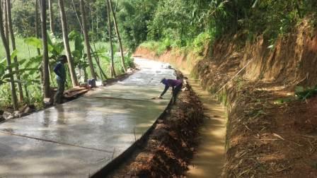 Jalan Mulus Buatan TMMD Kodim kudus