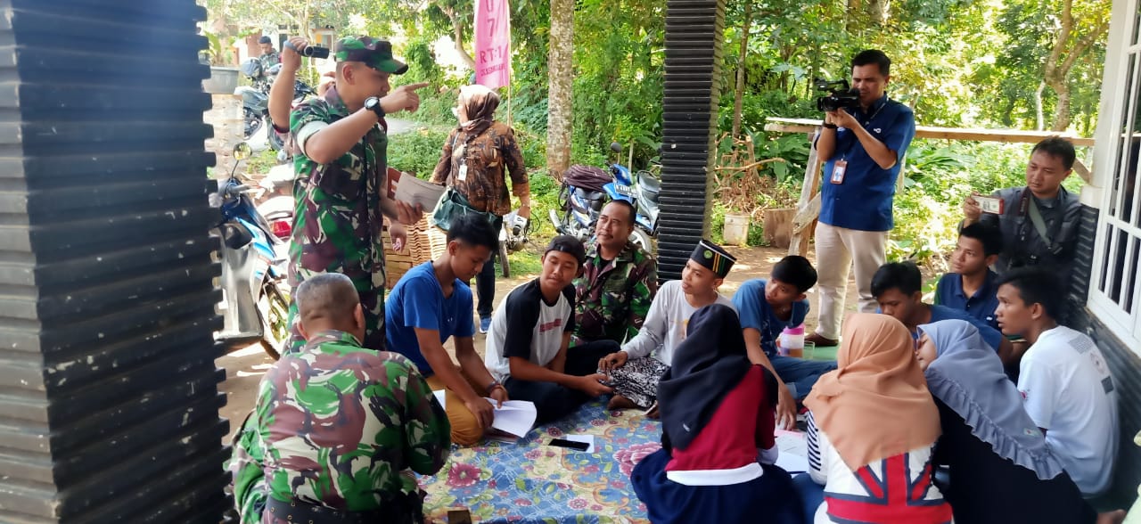 Dandim Kudus Kunjungi Siswa Belajar Kelompok Secara Online