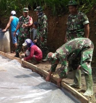 Leminating Jalan Karena  Pengecoran TMMD Reg.Ke-107