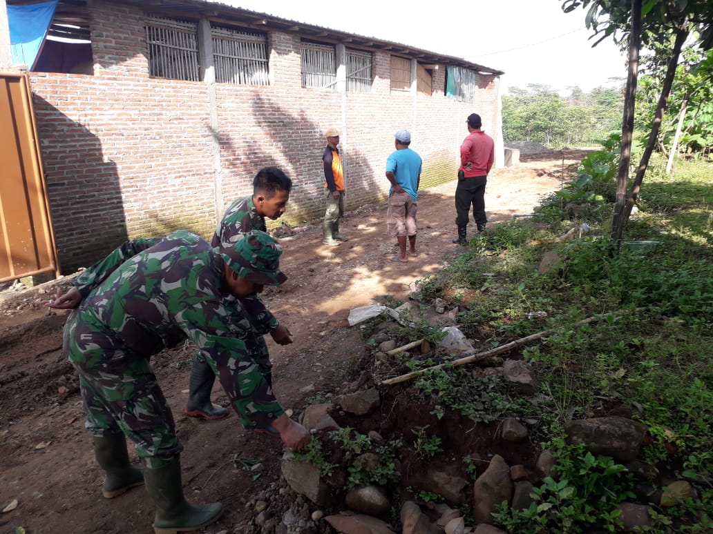 Jalan Sepanjang 900 meter Diupayakan Rampung Tepat Waktu. Jalan Sepanjang 900 meter Diupayakan Rampung Tepat Waktu.