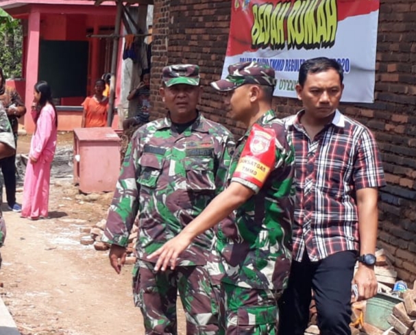 Dandim Kudus Tinjau Lokasi Bedah Rumah Dandim Kudus Tinjau Lokasi Bedah Rumah