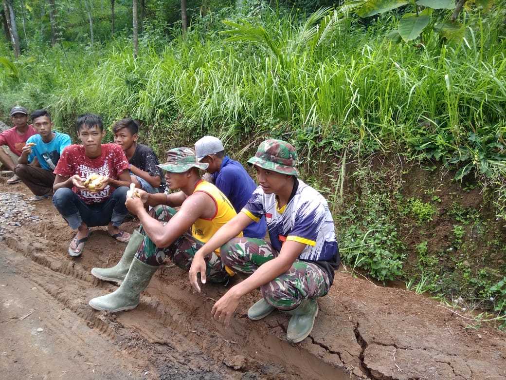 Program TMMD Menggugah Generasi Muda Untuk Bergotong royong