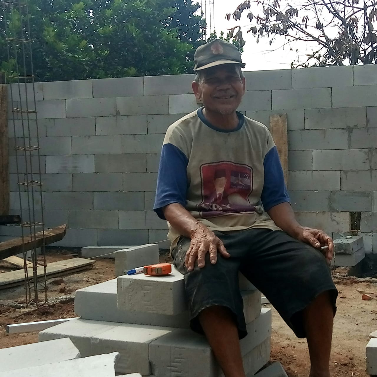 Senyuman Dan  Harapan  Miliki Rumah Tercapai Senyuman Dan  Harapan  Miliki Rumah Tercapai