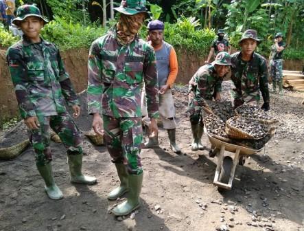 Alat Serba Guna Dalam  Percepat Pengerjaan TMMD