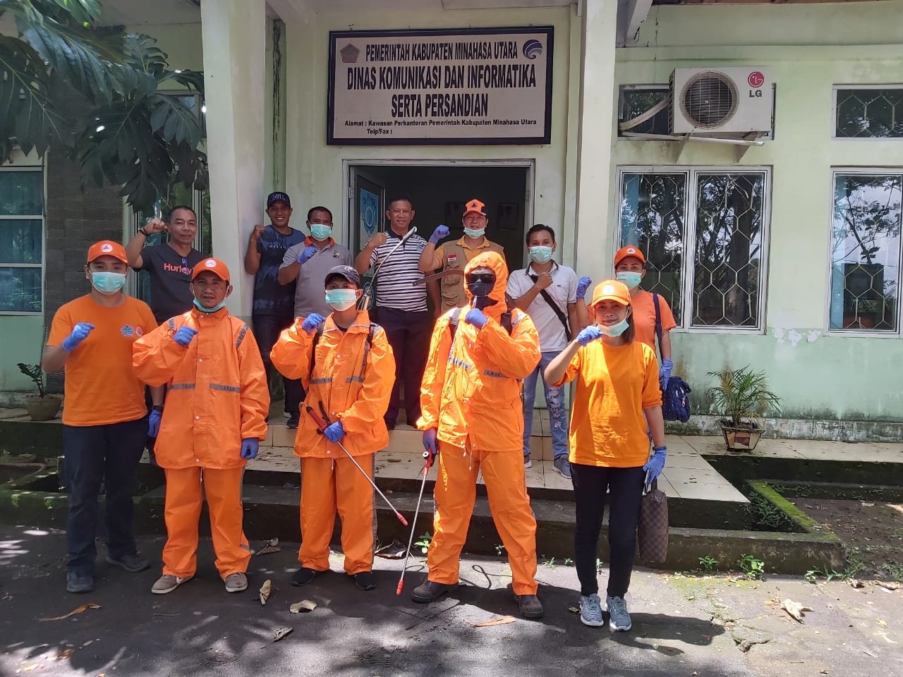 Gugus Tugas PP Covid-19 Minut Semprot Desinfektan di Tempat Umum Gugus Tugas PP Covid-19 Minut Semprot Desinfektan di Tempat Umum