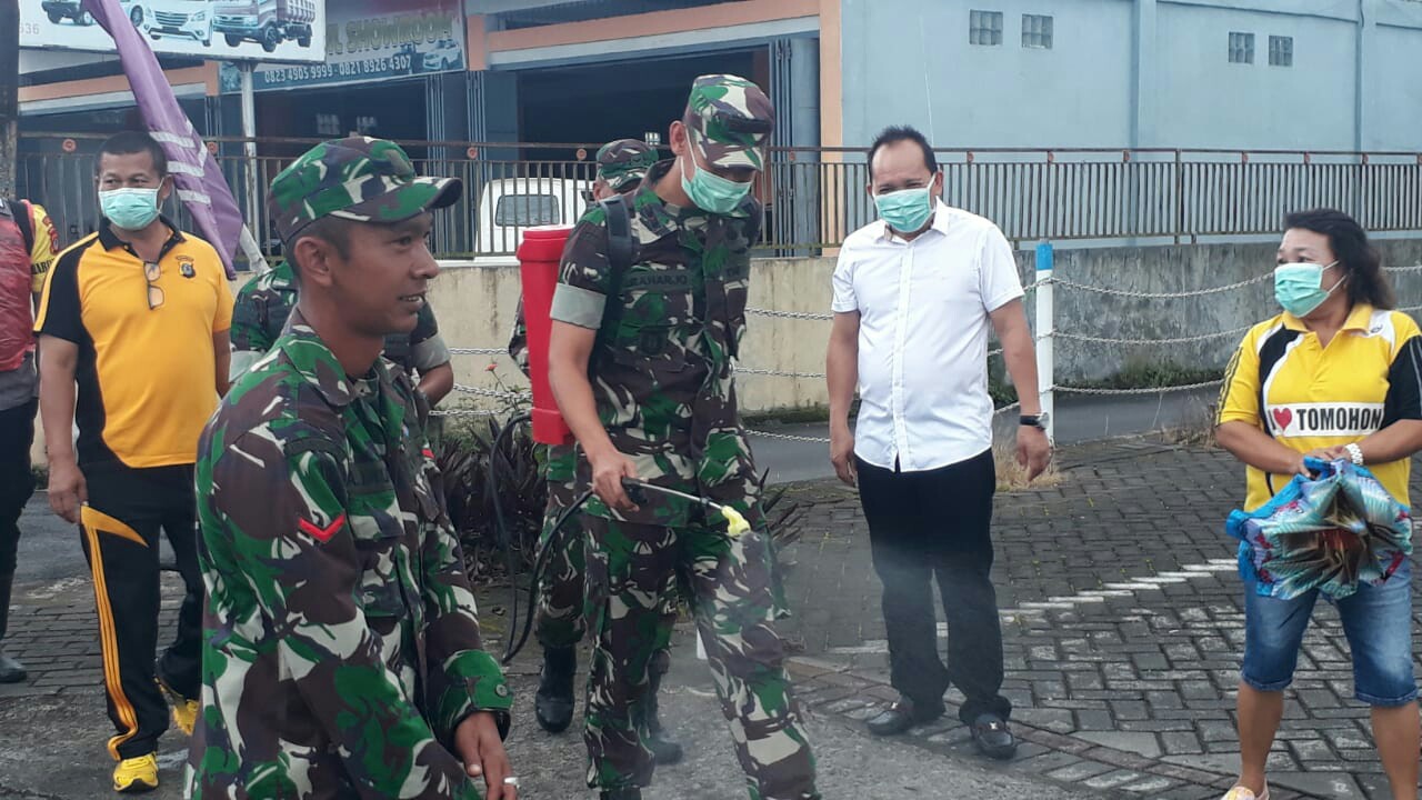 Djemmy Sundah Turun Tangan Lakukan Penyemprotan Disinfektan