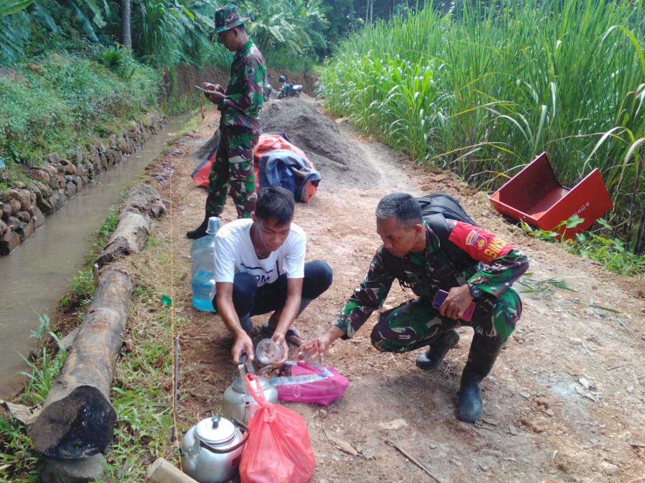 Segelas Air Minum Pelepas Dahaga