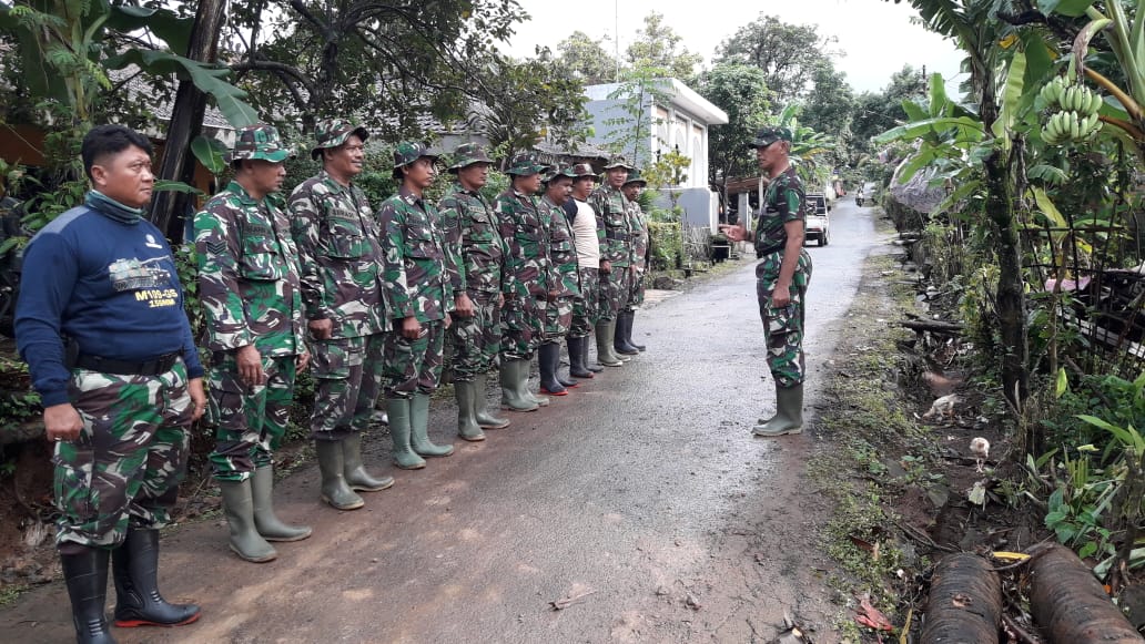 Didahului dengan Apel Pagi,Komandan Koordinator Lapangan Cek Kesiapan Satgas TMMD. Didahului dengan Apel Pagi,Komandan Koordinator Lapangan Cek Kesiapan Satgas TMMD.
