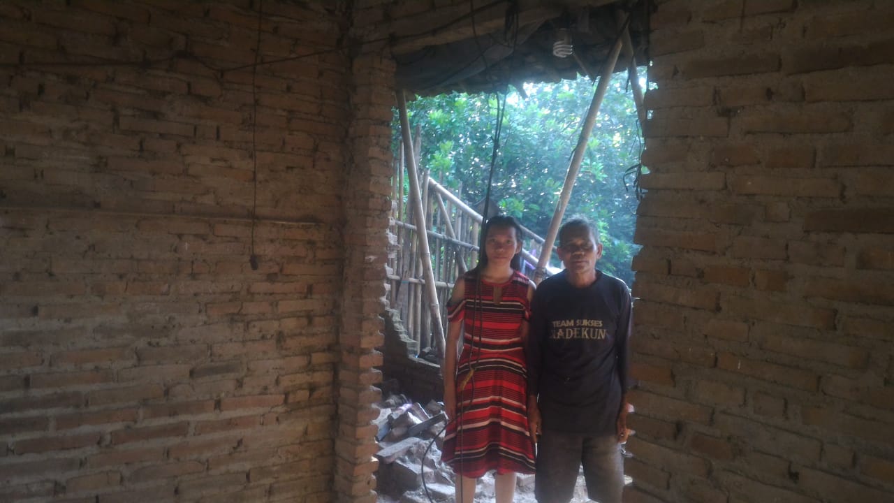 Ungkapan Warga Saat Rumahnya di Bedah TNI