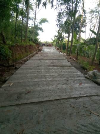 Jalan Setapak Di Sulap Jalan Transportasi Warga