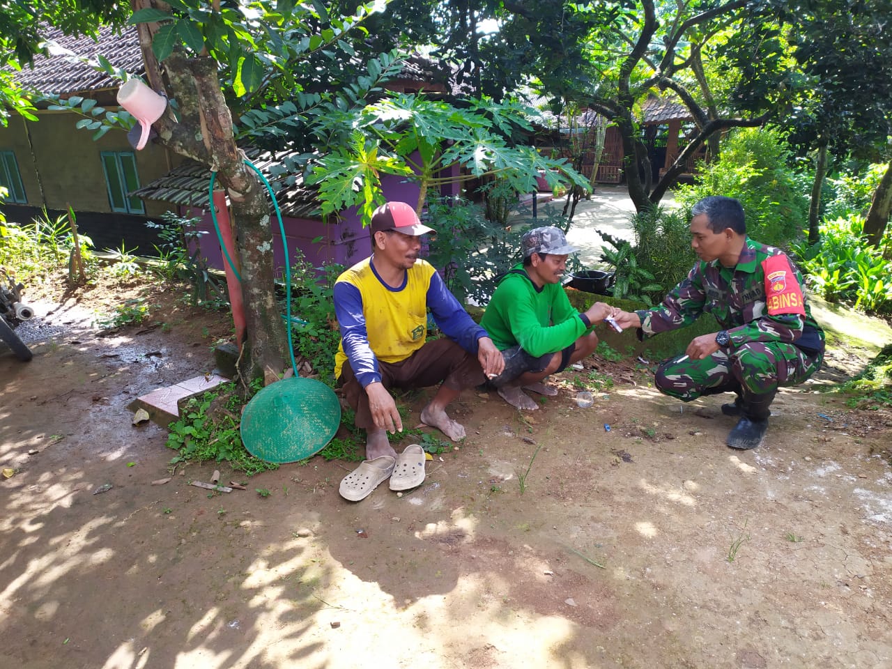 Sebatang Rokok Satgas TMMD Temukan Saudara.