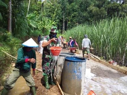 Satgas TMMD Ke-107 Kodim Kudus Pantang Menyerah Dengan Keadaan