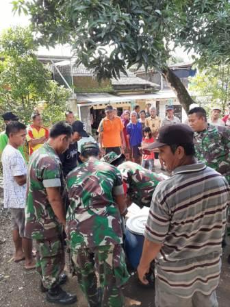 Ada Apa Warga Kepung Rumah Pak Kasmudi