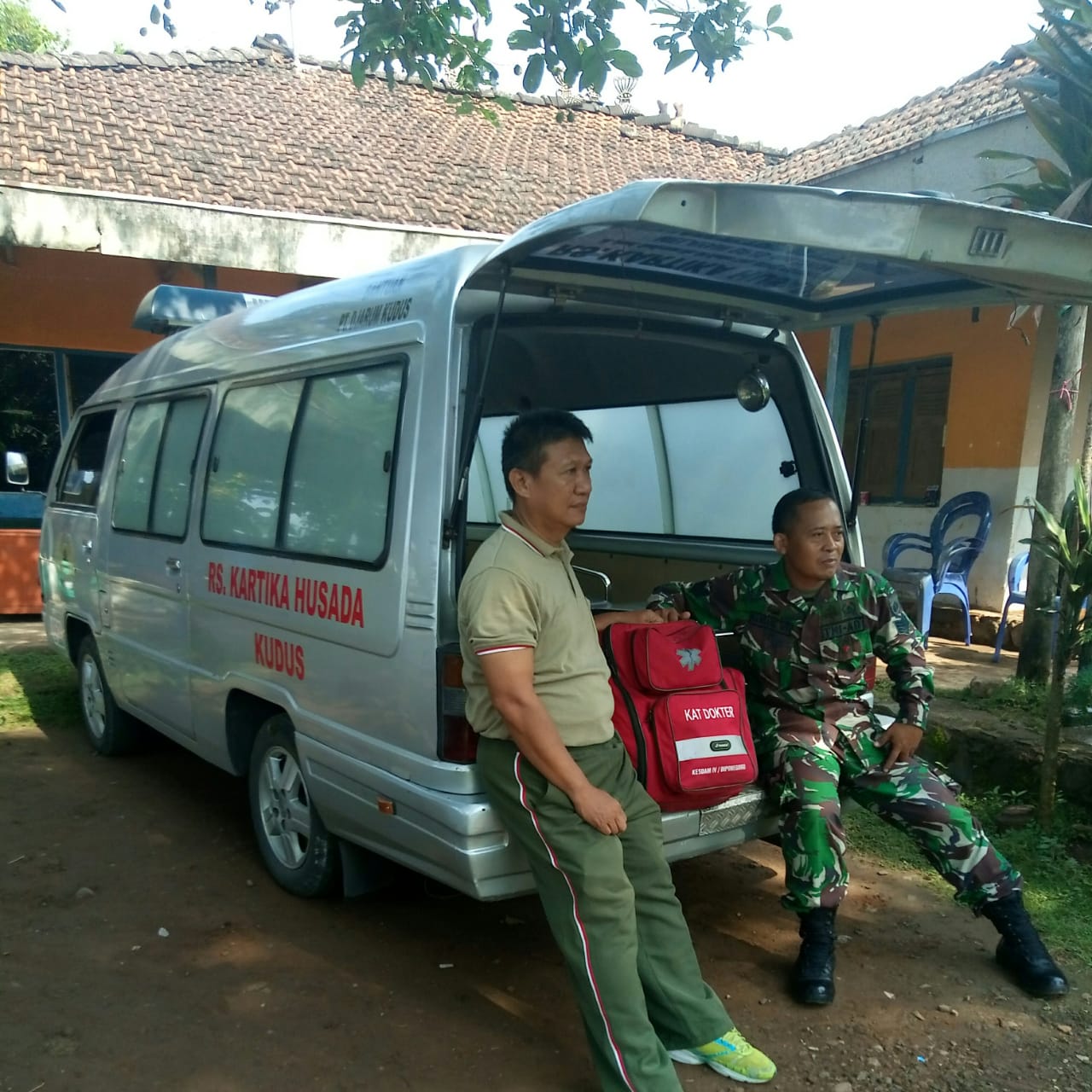Tim Kesehatan Siap di Lokasi TMMD Siap Berikan Layanan Kesehatan Tim Kesehatan Siap di Lokasi TMMD Siap Berikan Layanan Kesehatan