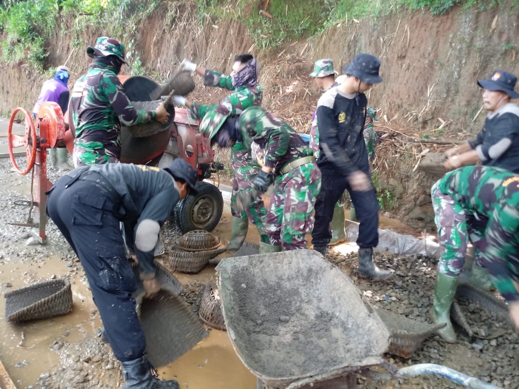 Sinergisitas TNI-Ormas Ambil Bagian TMMD Reg-107 Sinergisitas TNI-Ormas Ambil Bagian TMMD Reg-107