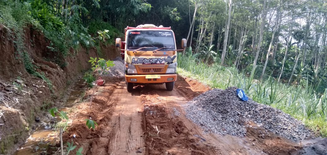 Hujan Reda Material Lancar Hujan Reda Material Lancar