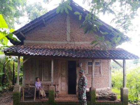 Rumah Mbah Wagimah Sebelum di Plesterisasi Satgas TMMD Kodim Kudus