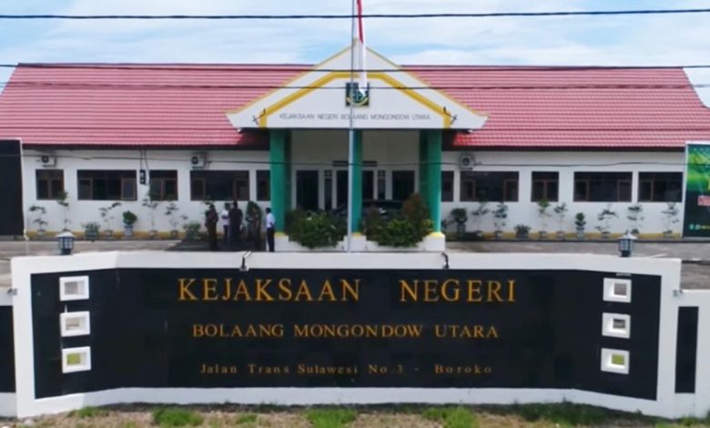 Tim Penyidik Kejari Bolmut Periksa 3 Tersangka, LD Jatuh Sakit Tim Penyidik Kejari Bolmut Periksa 3 Tersangka, LD Jatuh Sakit